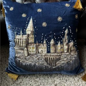 Hogwarts Beaded Pillow pottery barn teen pillow with insert. Harry Potter ⚡️